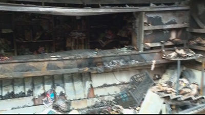 Queman un quiosco de Prensa en la calle Ricardo Ortiz de Madrid