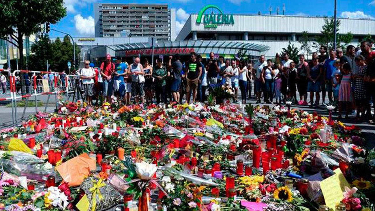 Ofrenda floral en Munich en el lugar de la masacre
