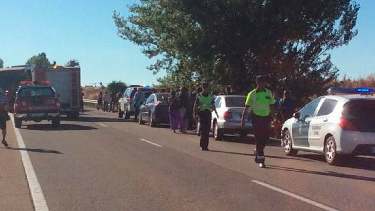 Una docena de personas heridas al chocar un autobús y un tractor en Zamora