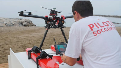 Un dron ayuda este verano a los socorristas de la playa de Cunit