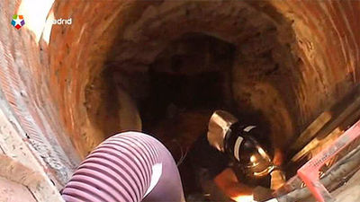 Un trabajador de 54 años queda atrapado en un pozo de 6 metros en Moncloa