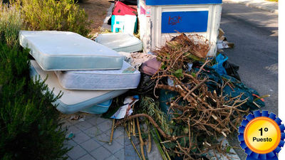 Torrelodones crea el premio 'El Guarro del Barrio' para comportamientos incívicos