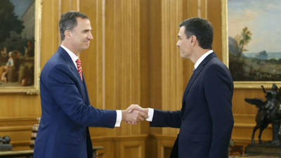 Sánchez comunica al Rey que votará "no" a Rajoy que debe ir a la investidura