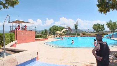 Collado Villalba: La piscina municipal, un parque acuático con vistas a la sierra