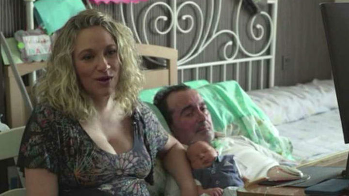 Un padre enfermo de ELA ve desde casa el parto de su hijo