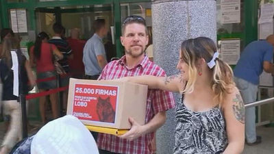 Los padres de Lobo presentan el recurso con el nombre para su hijo y 25.000 firmas