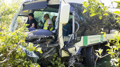 Un muerto y 17 heridos en una colisión entre un turismo y un autobús en Málaga