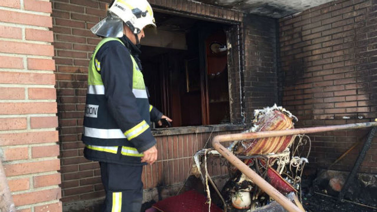 Un incendio en Villalbilla afecta a dos chalés pareados sin tener que lamentar daños personales