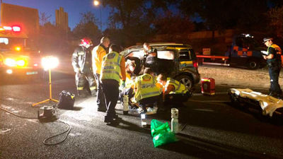 Un varón de 31 años hospitalizado grave tras chocar contra un poste en la M-30