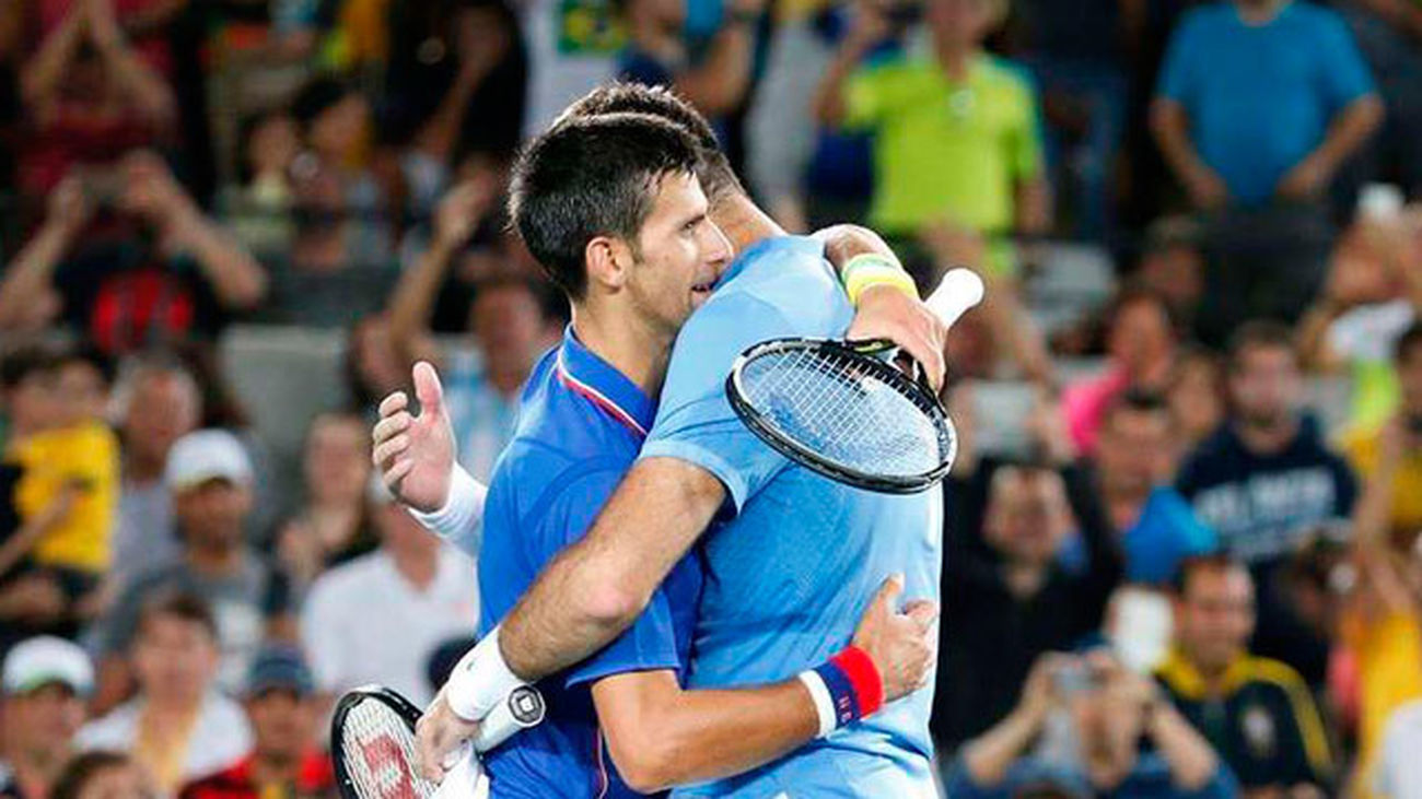 El tenista argentino Juan Martín del Potro vence al serbio Novac Djokovic