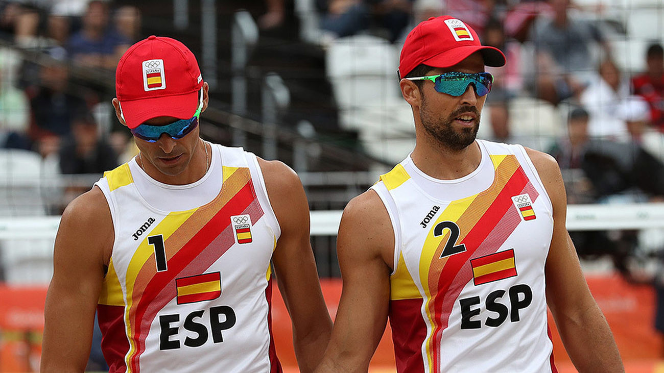 Pablo Herrera y Adrián Gavira, integrantes de la selección española de voley playa