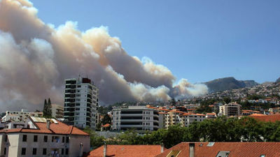 Tres muertos en el grave incendio que azota la capital de Madeira