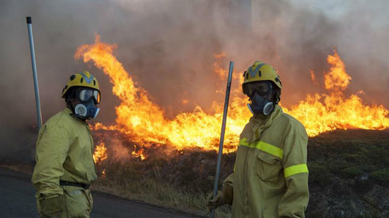 Galicia: 5 incendios con riesgos para núcleos poblados, 5 activos y 5 controlados