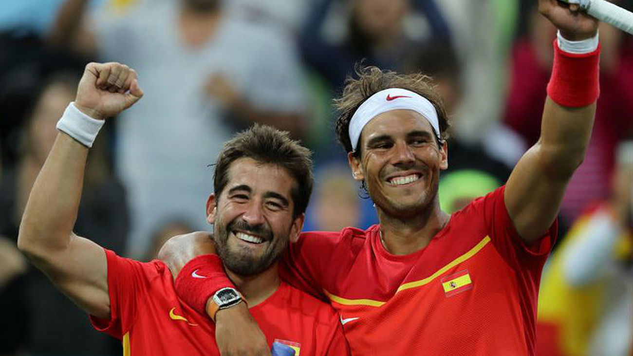 Los tenistas españoles Rafael Nadal y Marc Lopez