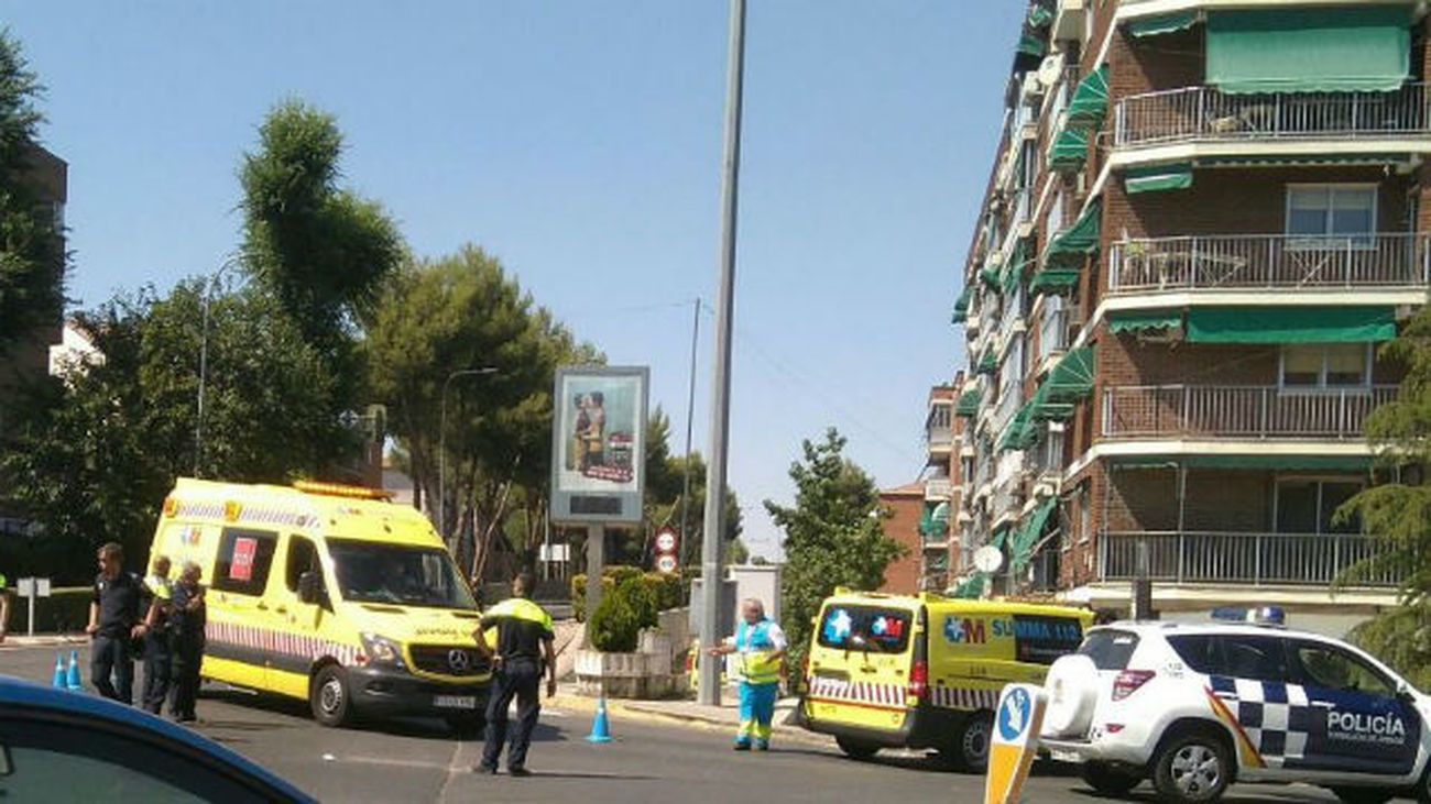 Muy grave un motorista tras colisionar con un coche en Torrejón