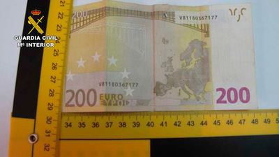 Desarticulada una red dedicada a estafar con billetes de 200 euros falsificados