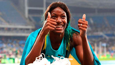 Shaunae Miller se arroja sobre la meta para ganar el oro en 400
