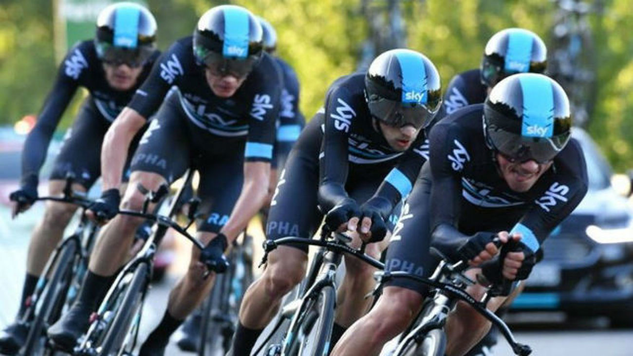 El Sky ofrece el primer maillot rojo al británico Kennaugh