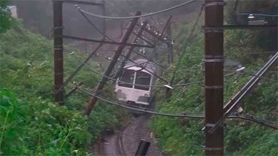 El tifón Mindulle causa 30 heridos y paraliza el transporte a su paso por Tokio