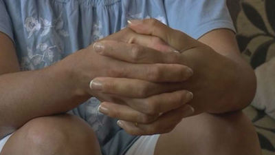 Se cuela en una vivienda y se mete en la cama de una pareja para abusar de la mujer