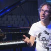El pianista James Rhodes se ofreció a pagar el alquiler de Maricarmen y a comprar su piso