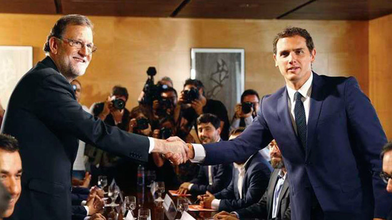 PP y C's alcanzan el acuerdo de investidura al que se suma Coalición Canaria