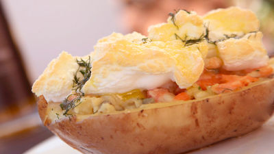 La receta del día: Patatas palentinas rellenas de trucha ahumada y eneldo