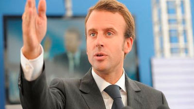 Hollande acepta la dimisión del ministro de Economía, Emmanuel Macron y nombra a Sapin