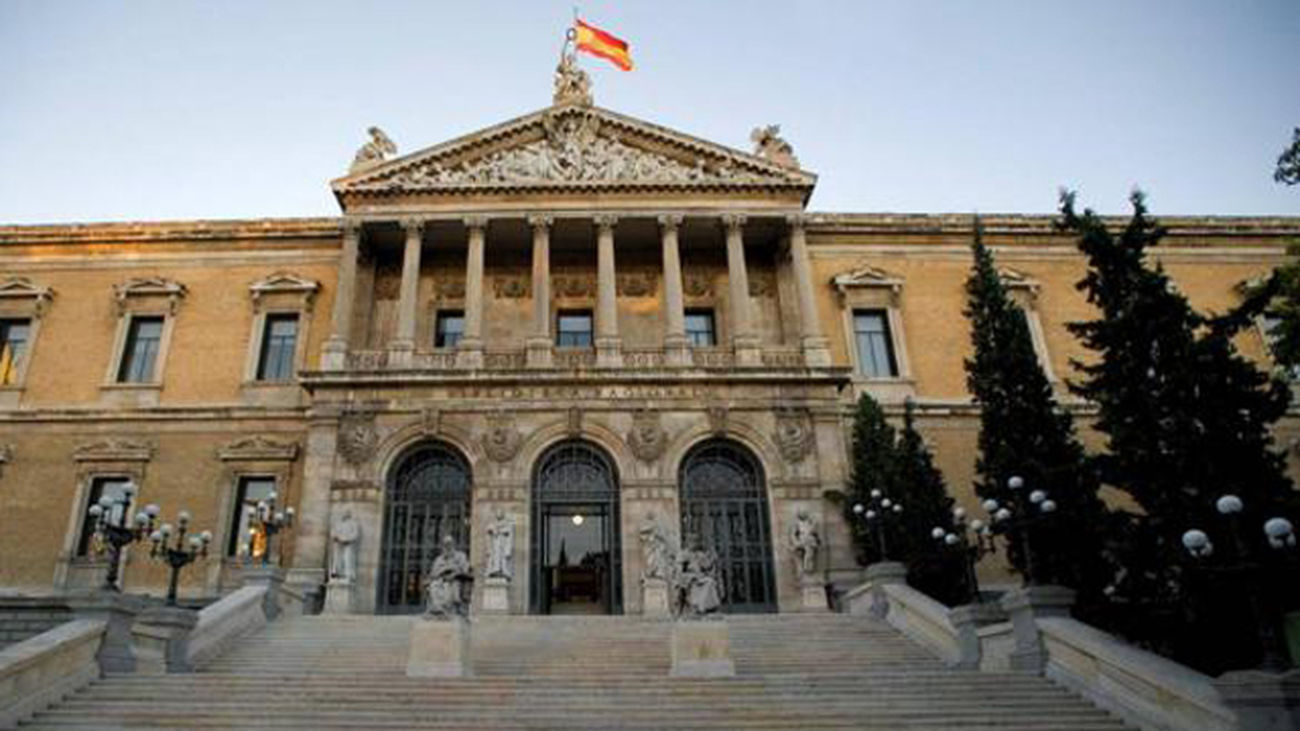 La Biblioteca Nacional permite al público fotografiar los ejemplares no digitalizados