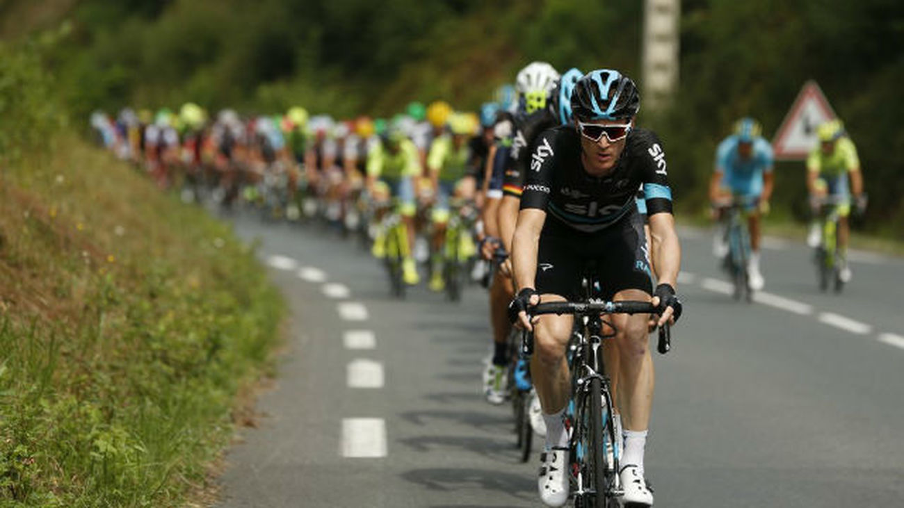 El holandés Robert Gesink gana la etapa reina y Quintana sigue líder