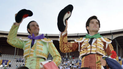 Lluvia de orejas en Palencia para José Garrido y David Mora