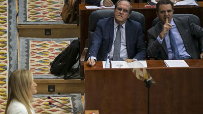 La oposición califica de plano y sin autocrítica el discurso de Cristina Cifuentes