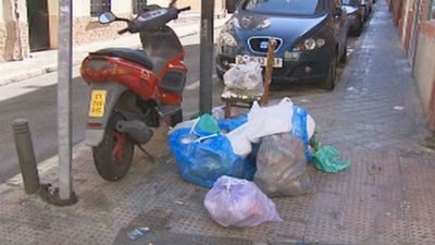 Vecinos de Vallecas, denuncian la suciedad y la venta de drogas en su calle