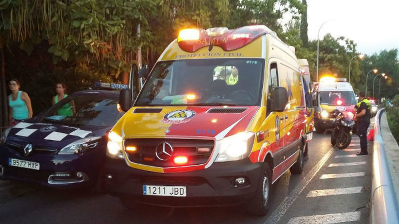Un hombre de 35 años herido grave al perder el control de su moto en Madrid