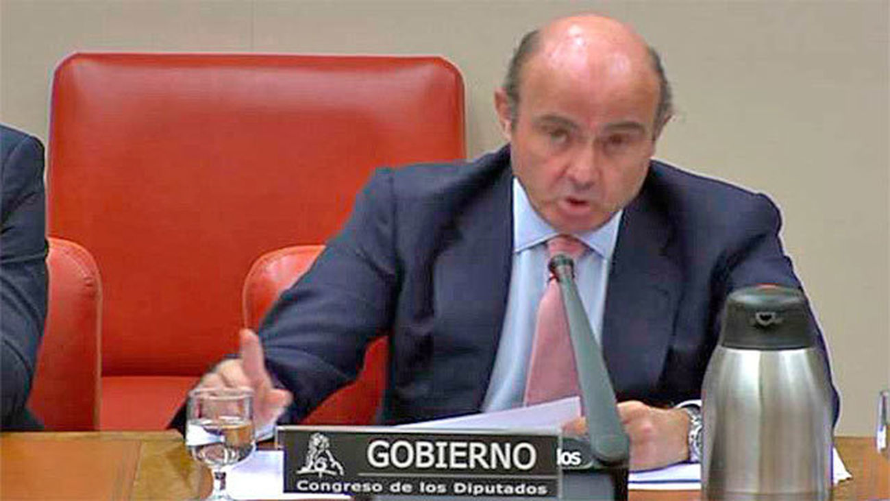 De Guindos alerta de que nueva multa de Bruselas ascendería a 5.000 millones