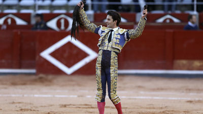 Del Álamo sale a hombros en Salamanca tras indultar un toro de Garcigrande