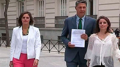 Albiol y Levy denuncian la quema de banderas por la CUP