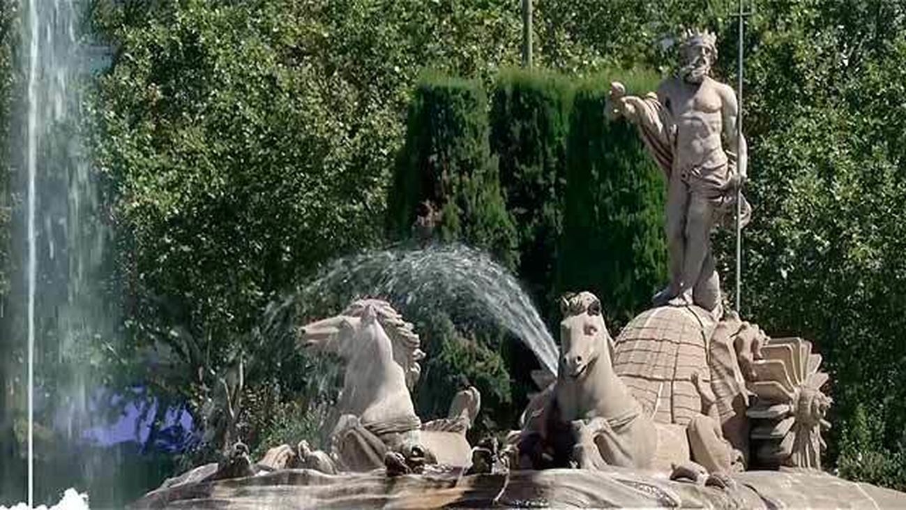 Neptuno, dios del mar en medio de Madrid