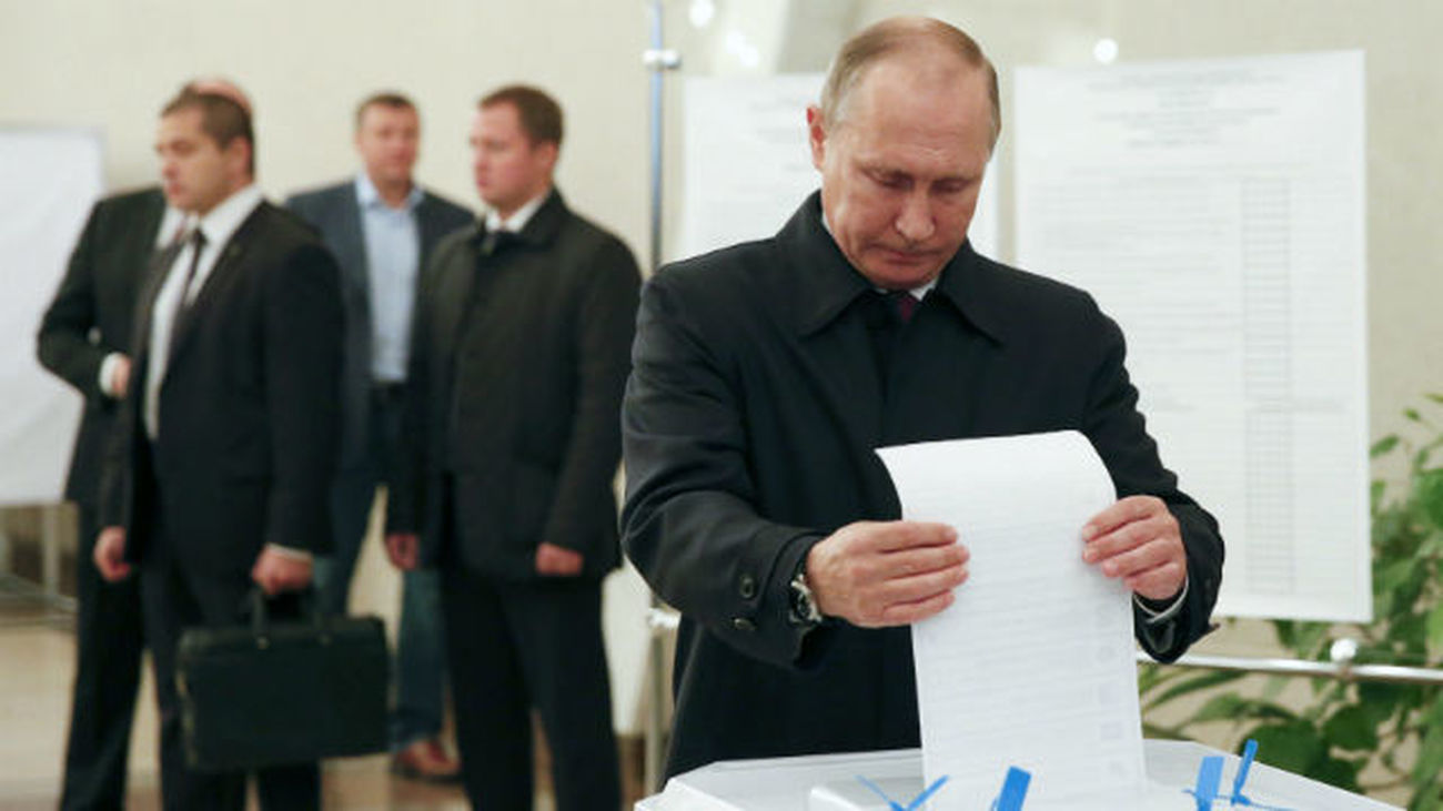 Los líderes de los principales partidos votan en Moscú