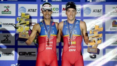 Mario Mola gana el título mundial de triatlón en un dramático final