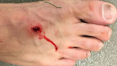 Filipe Luis muestra el 'recuerdito' que le dejó Luis Suárez