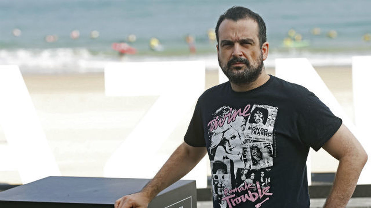 Vigalondo sorprende en Donostia con una anticomedia romántica de monstruos