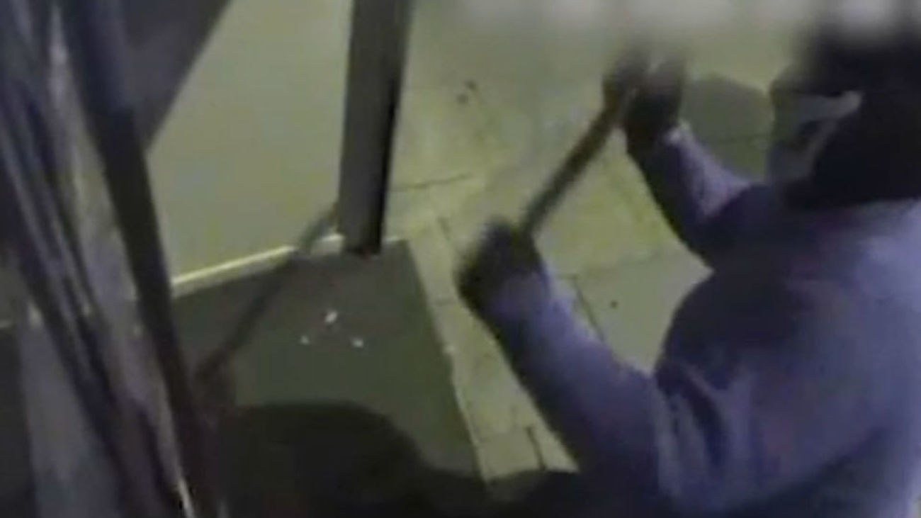 Detenidos 5 jóvenes por robar con mazas en establecimientos de Alcalá