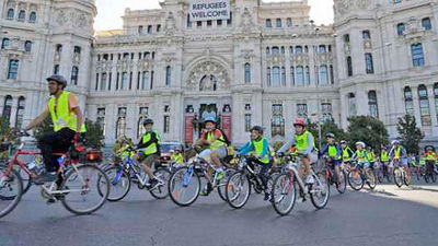 Más de mil niños pedalean por Madrid en el Día Europeo sin Coches