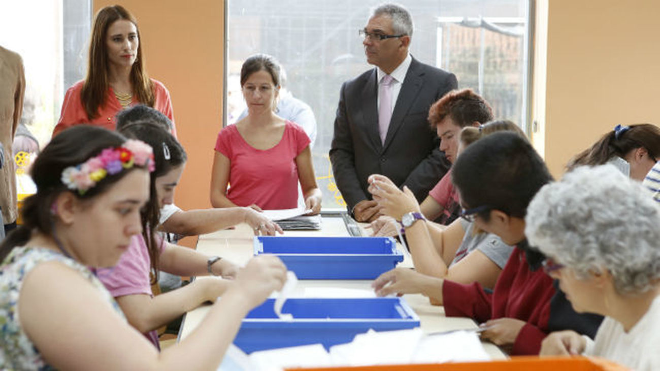 La Comunidad fomenta la integración social de personas con discapacidad auditiva