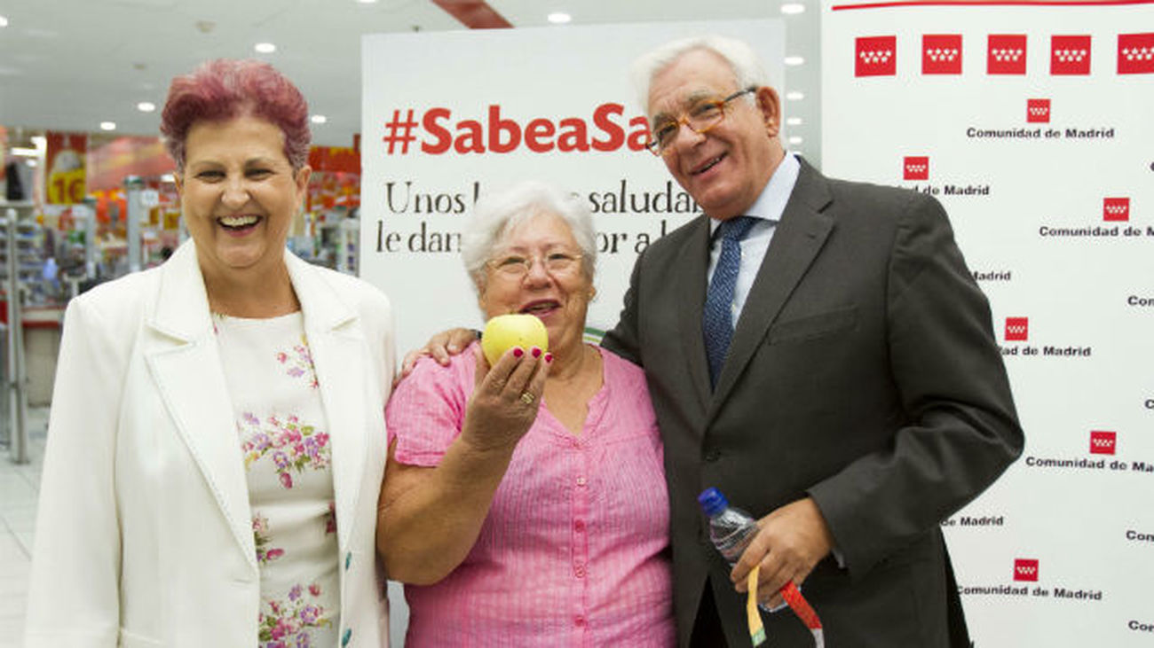 Sanidad promueve la alimentación saludable en los hipermercados