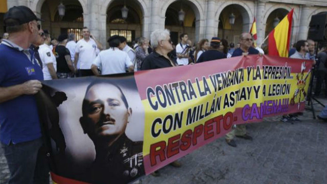Caballeros Legionarios protestan contra Carmena