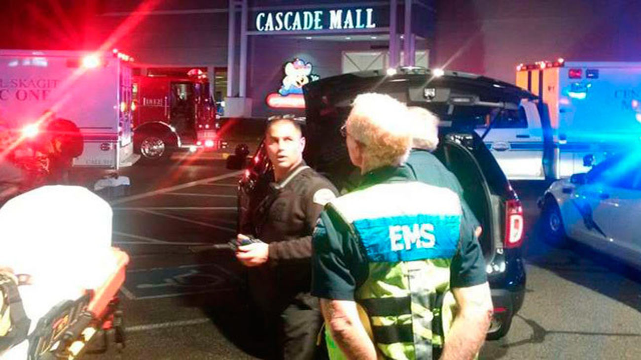 Tres muertos y un herido grave en un tiroteo en un centro comercial de EEUU