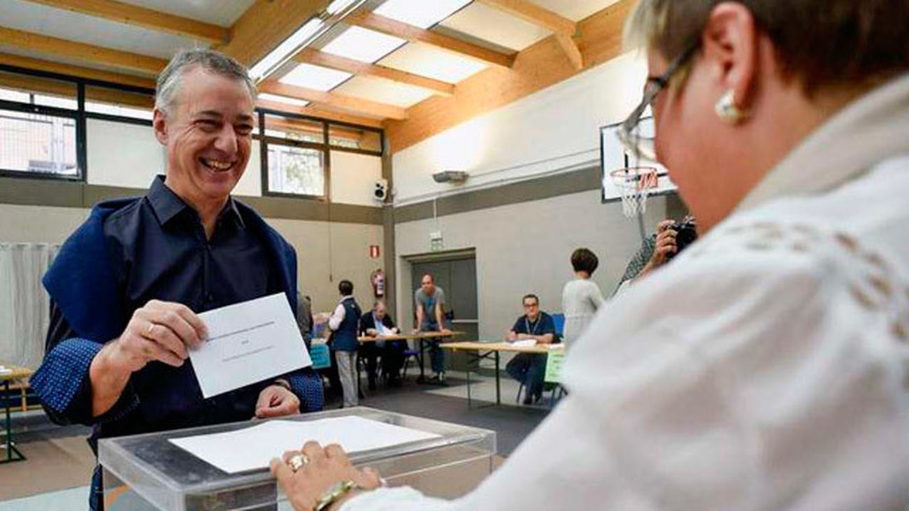 La participación en Euskadi llega al 44,4% a las cinco, 2,8 puntos menos que en 2012