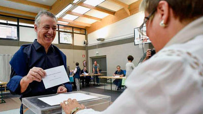 La participación en Euskadi llega al 44,4% a las cinco, 2,8 puntos menos que en 2012